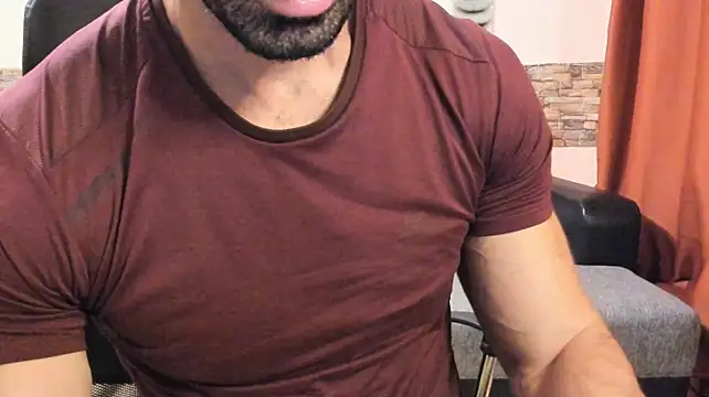 HotHunkTrainer লাইভ XXX চ্যাট