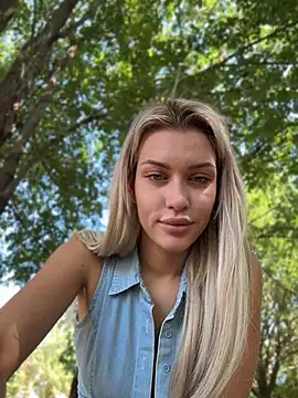 KikiWatson Live XXX Chat
