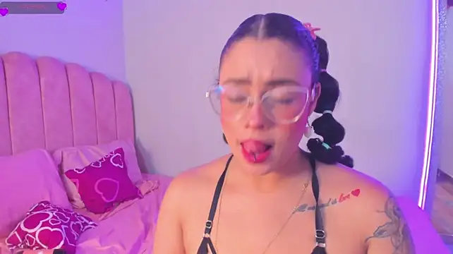 antonelllepiercee Adlı Modelin Canlı XXX Sohbeti