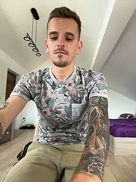 Huge_cock22cm Adlı Modelin Web Kamerası Şovu