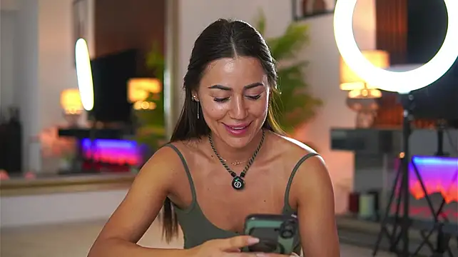 Abbela_White Adlı Modelin Canlı XXX Sohbeti