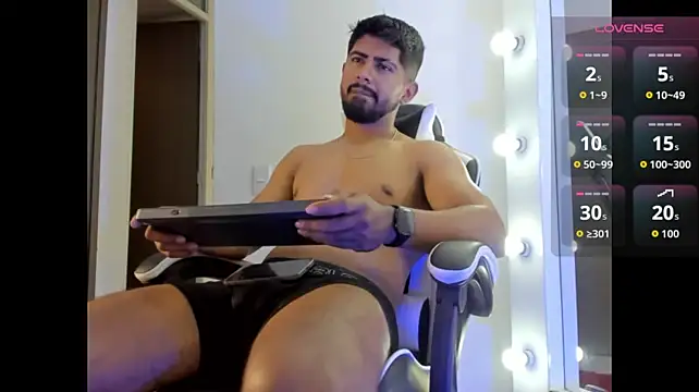 Show modela Noah_blackmen na web-kameri
