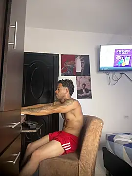 Chat XXX ao vivo de Enzomoretti__