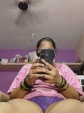 Priyanka_30's Webcam Show