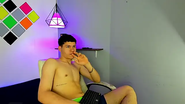 Вебкам-шоу luca_white