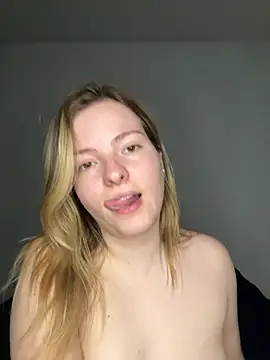 XXX chat uživo modela heyitskiara