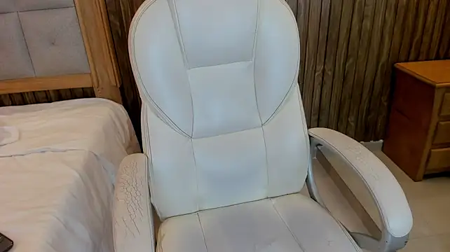 Charlie___Musk Adlı Modelin Canlı XXX Sohbeti
