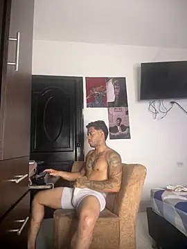 Chat +18 de Enzomoretti__ ao vivo