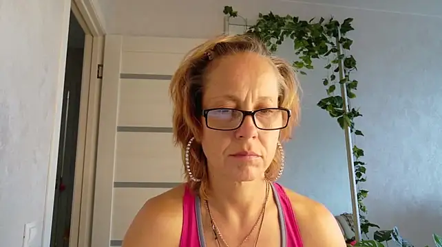 Chat +18 de LioraWeiss ao vivo
