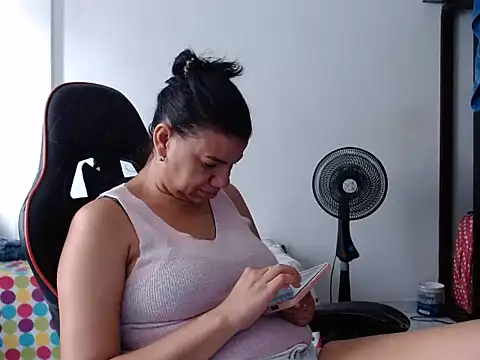Adriana_0312's Live XXX Chat