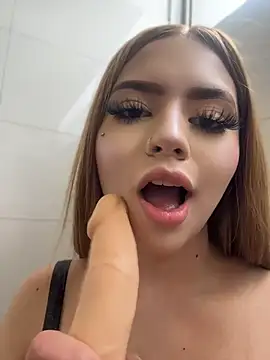 ChloeCollins__'s Live XXX Chat