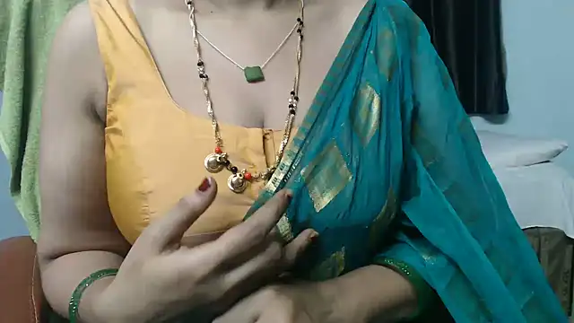 sunitha-3's Live XXX Chat