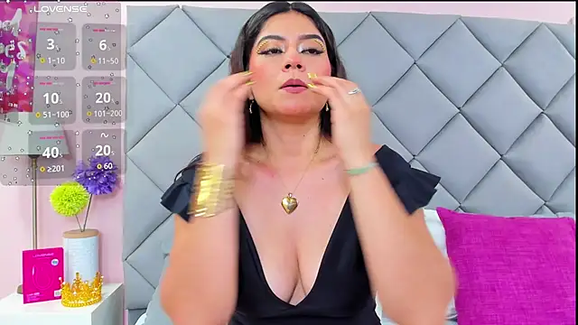 NahomyAdams Chat XXX in diretta