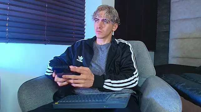 Tyler_McreyのライブXXXチャット