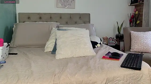 yanella_fire's Live XXX Chat