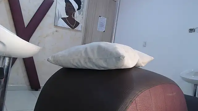 ROMMIE_HOT1 élő XXX-chatje