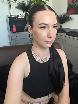 Trixie-Tainted Live XXX-Chat