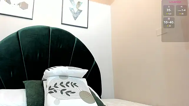 _LaraMom_ Chat XXX live
