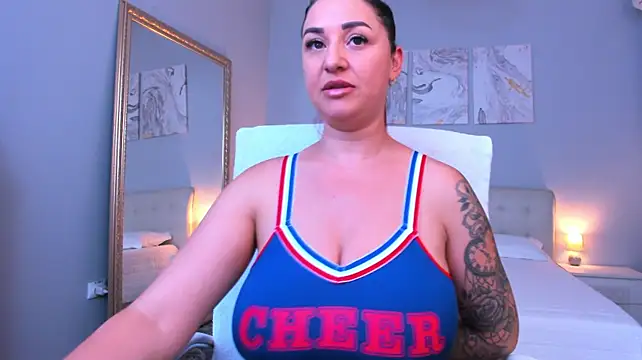 Amy-Officee Show Webcam