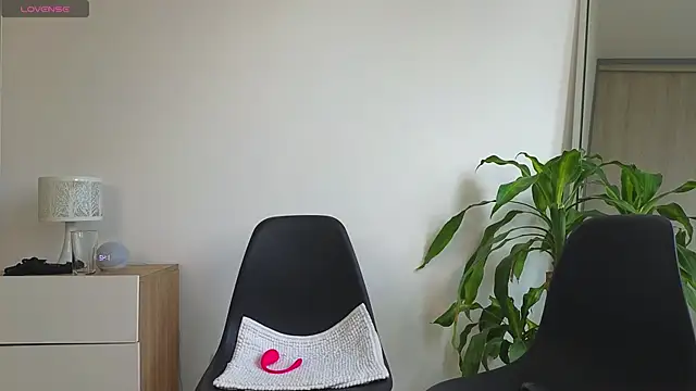 bella__adams' Live Chat Room
