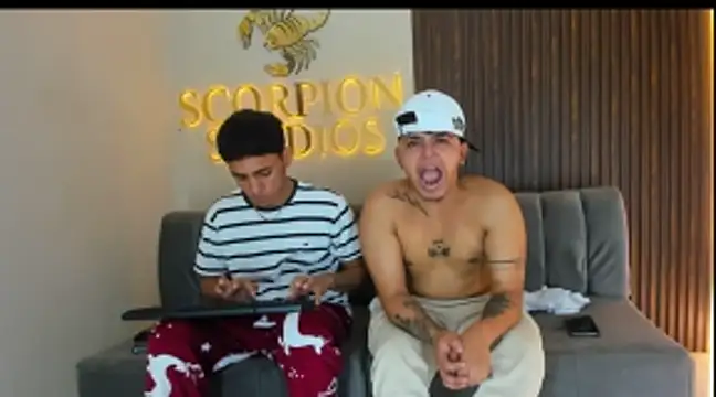 Charlie_Scorpionn Live XXX chat