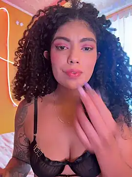 צ'אט XXX בשידור חי של Morenayaa