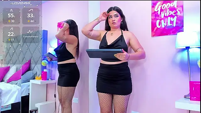 NahomyAdams Chat XXX in diretta