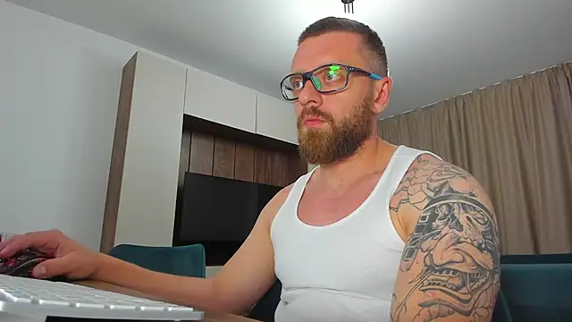 Findom_guy Chat XXX in diretta