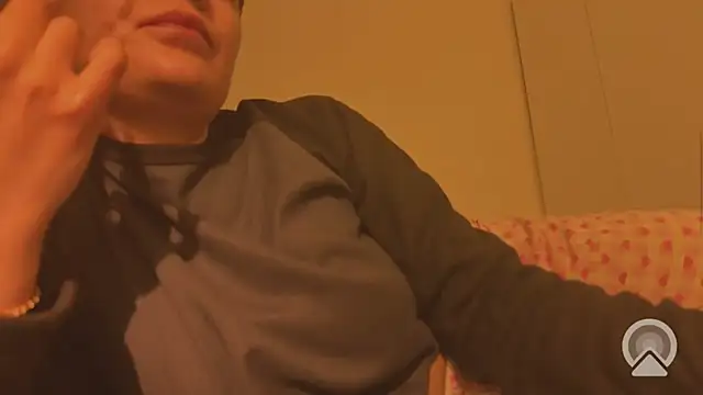 Chat XXX en directo de Feloraa