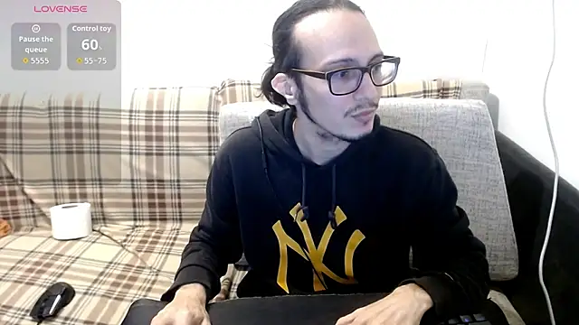 cholitohermoso Chat XXX in diretta