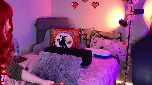 Chatroom XXX en direct de Angel-Lewd-Cake