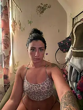 Chat XXX en directo de ValayaNoire