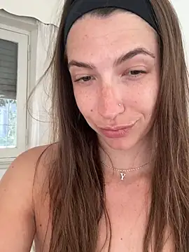 Yara-Lolii Chat XXX in diretta