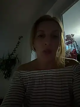 Hot-Milf4Un Live XXX chat
