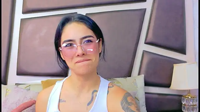 Chat +18 de NicoleEsposito ao vivo