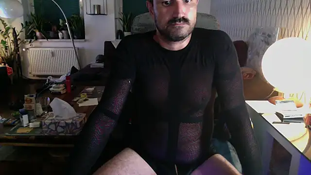 tomz0819 élő XXX-chatje