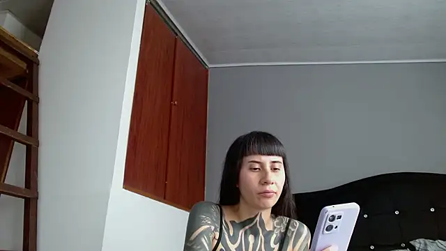 Chat +18 de Emilia_1995 ao vivo