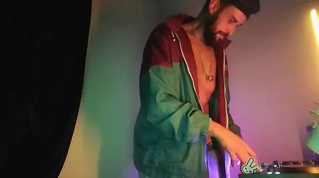 Guyst049 Show Webcam