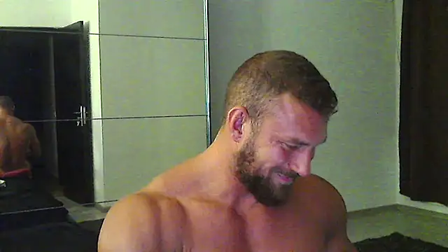 muscularkevin Show in webcam