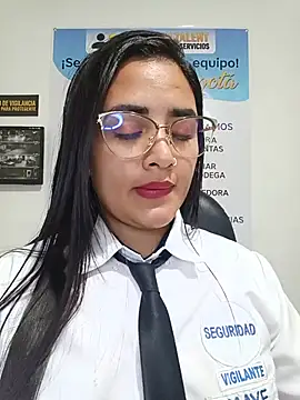 MAYE__13 Adlı Modelin Canlı XXX Sohbeti