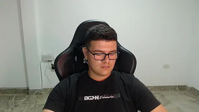 Plug_Controln Live XXX chat