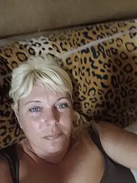 LisaWoulendy's Live XXX Chat
