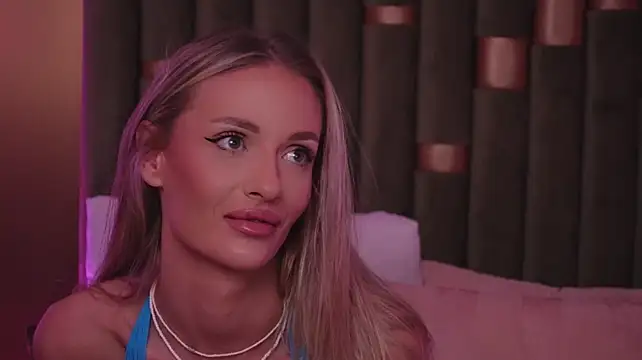 AmeliaAngel Adlı Modelin Canlı XXX Sohbeti