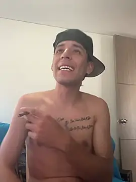 XXX chat uživo modela bully_boss