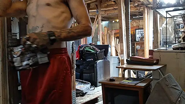 Pokazy przed kamerką – Bigdickk4yourpussy