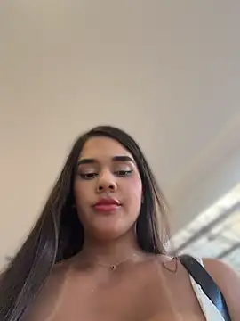 XXX chat uživo modela BellaLeclair_