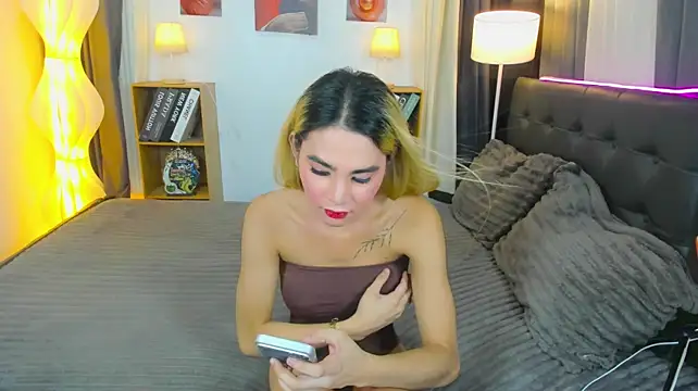 Chatroom XXX en direct de Naughty_Jessie
