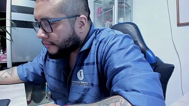 VINCEDMAGLIOO's Live XXX Chat