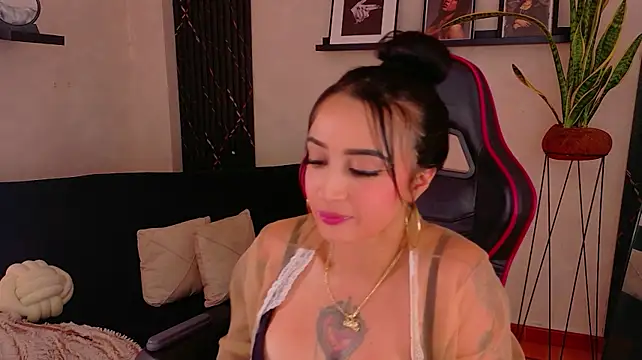 צ'אט XXX בשידור חי של EmmyEvans1