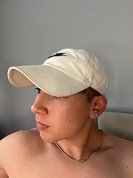 OLIVER_Kn Live XXX chat